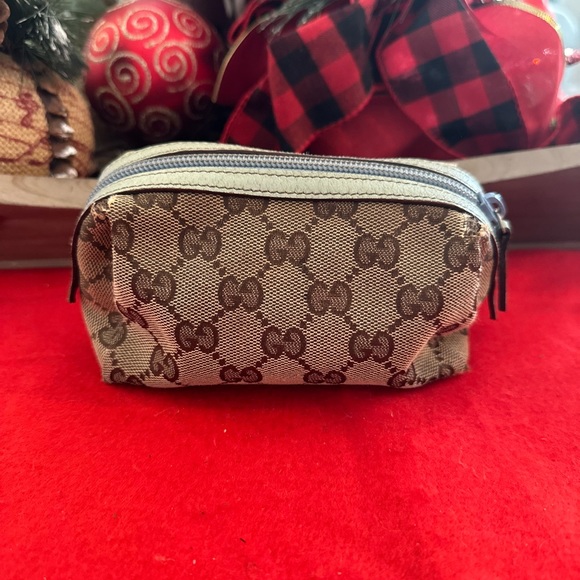 GUCCI GG Logo Canvas Cosmetic Pouch Bag - Picture 3 of 13